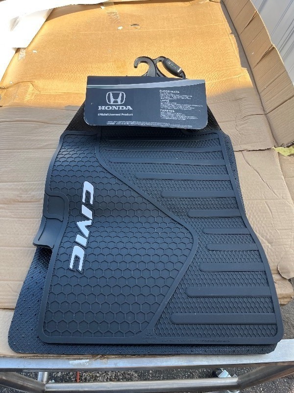lot 82 image: Honda Civic Car Rubber Mats Set - Front & Passenger - Washable