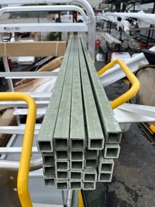 lot 140 image: Bundle of 25 Green Fiberglass Sq Pieces 78.5 x 1  - Be creative - Cut to Size