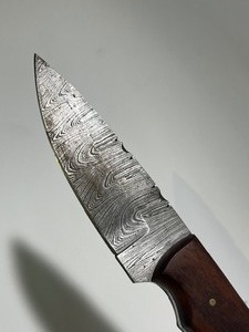 lot 156 image: Damascus Styled & Textured Hunter Knife - Metal & Wooden Handle