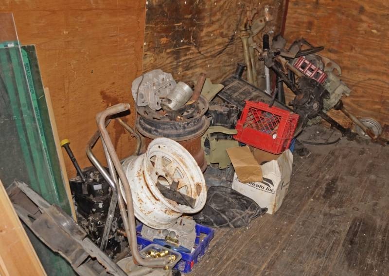 lot 1249 image: Lot of Numerous Volkswagon Parts-  HUGE-  Assumed to be Dune Buggy Parts