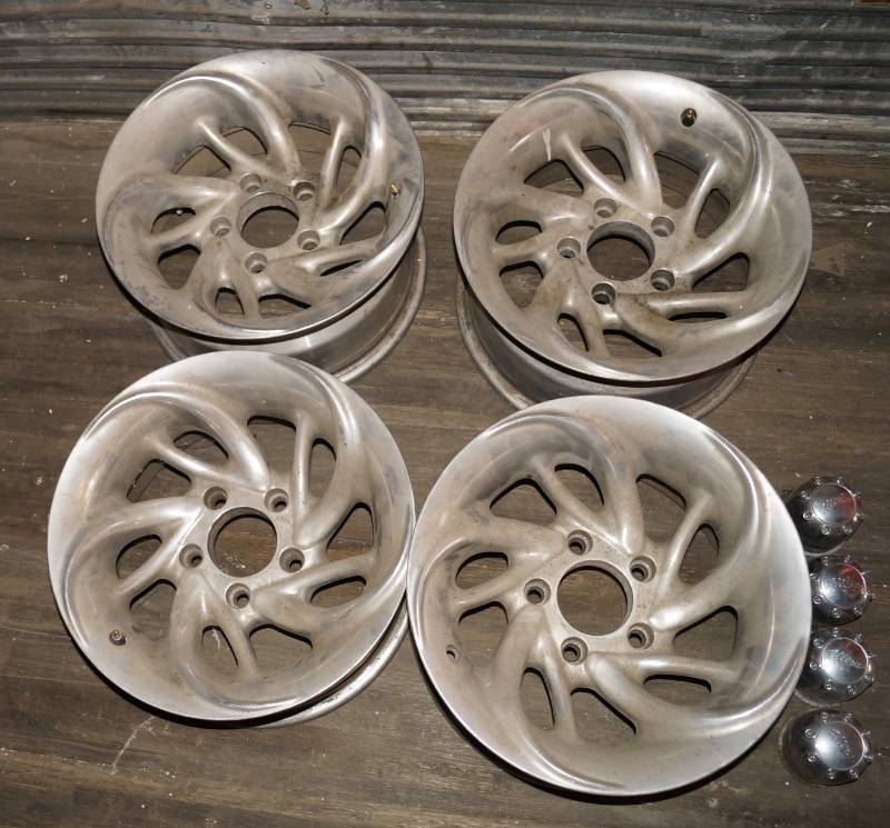 lot 1253 image: Aluminum RimsWheels   Set of 4 with Center Caps