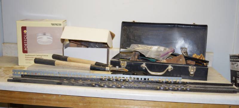lot 1261 image: Treasure Shelf- Pellet Gun- Light Fixture- Loppers- MORE