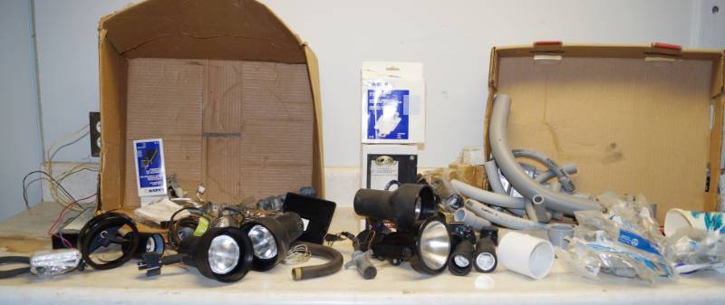 lot 1271 image: Track Lighting Lot