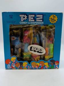 lot 101021 image: Vintage PEZ Bugz Counter Display Box Set #2551, in original packaging