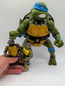 lot 101024 image: Vintage Toy Teenage Mutant Ninja Turtles TMNT, including Large Transforming Leonardo Action Figure
