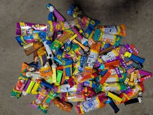 lot 101025 image: Vintage PEZ Candy Dispenser Collection