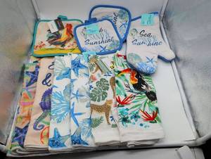 lot 101063 image: Tropical Kitchen Textile Set