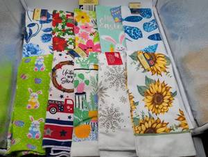 lot 101068 image: Decorative Kitchen Towel Collection