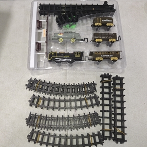 lot 50401 image: BEARBAO RAILWAY TRAIN SET 39PCS