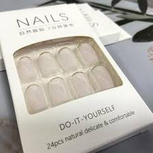 lot 50513 image: False Nails, 24Pcs Press on Nails Medium Ballerina Clear ...