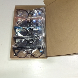 lot 124 image: MMOWW Oversized Square Reading Glasses Fashion Cute Blue Light Blocking Computer Readers for Women 5 Pack