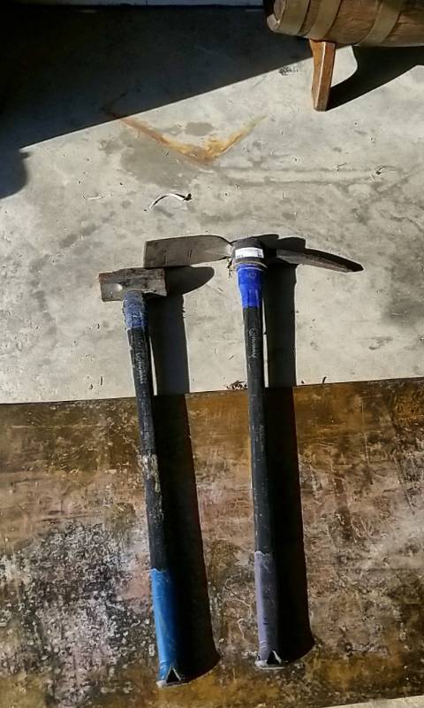 lot 19 image: Sledgehammer and Pick Axe-  Fiberglass Handled