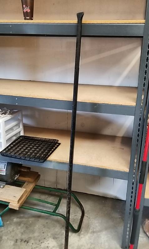 lot 20 image: Heavy Duty Pry Bar 70 inches Long   Worker