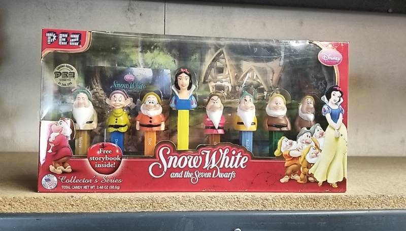 lot 27 image: PEZ Set NIB- Snow White and The Seven Dwarfs- Collectible
