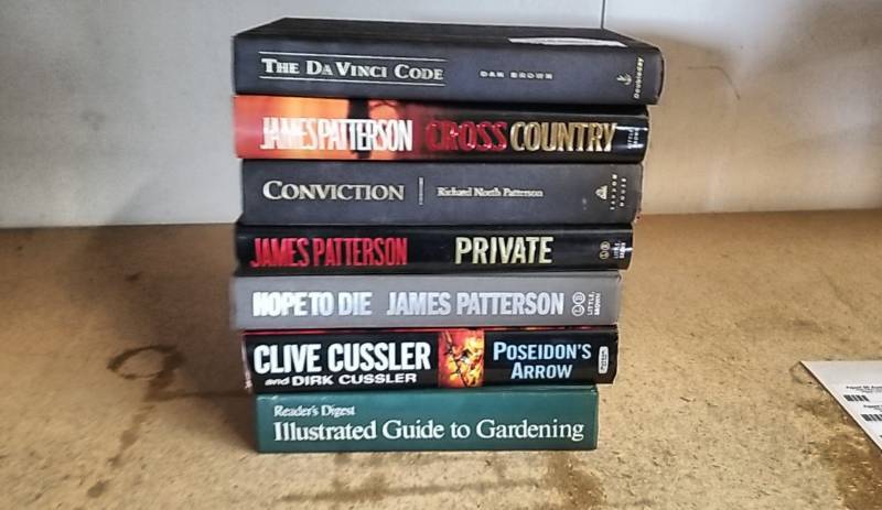 lot 33 image: Hardcover Book Lot- James Patterson and Other Authors