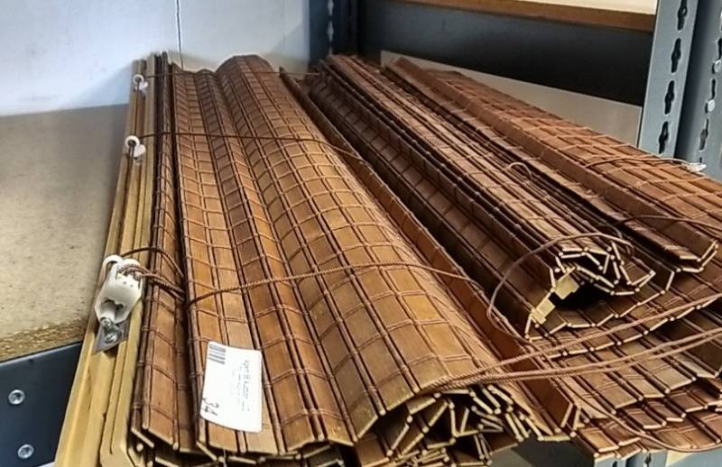 lot 31 image: Wood Blind Lot