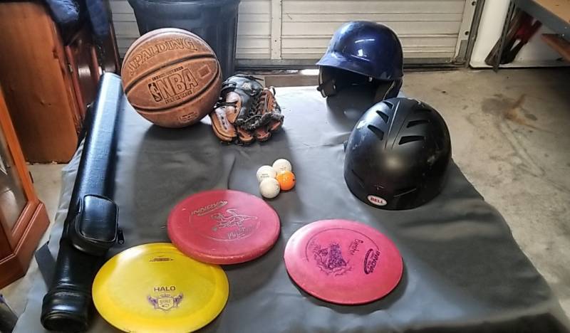 lot 37 image: Sport Lot-  Disc Golf- Baseball and More