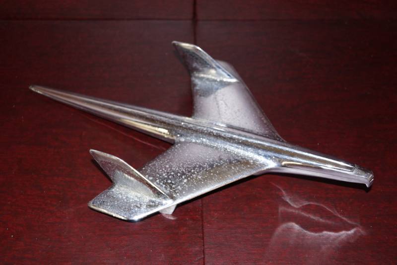 lot 490 image: 1955 Chevrolet Bel Air Hood Emblem Ornament Original, (OEM 3709685) Rocket Airplane