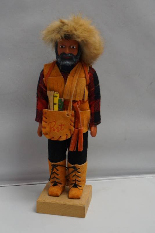 lot 499 image: Eskimo Mail Carrier Doll by Indien Art Eskimo Very Detailed On Wood Base