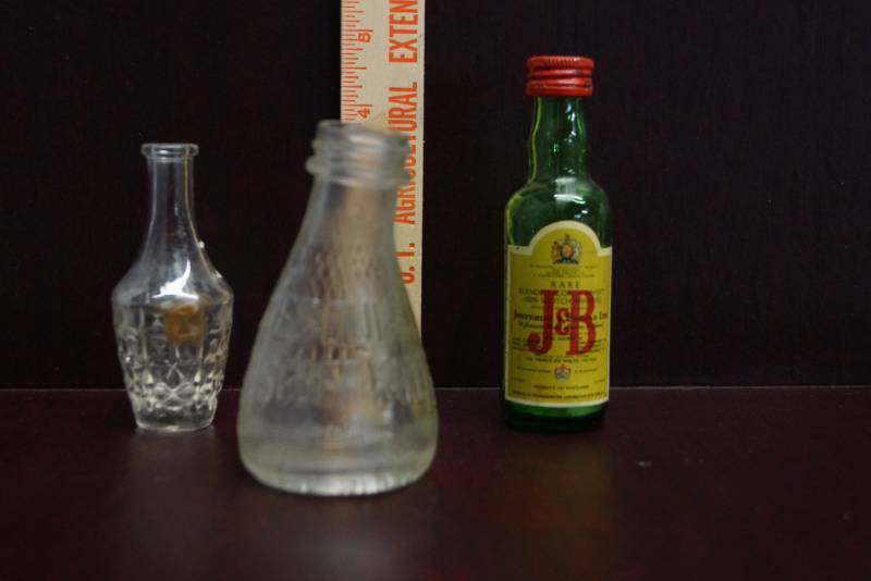 lot 509 image: �UNIQUE� 3 Vintage Glass Bottles