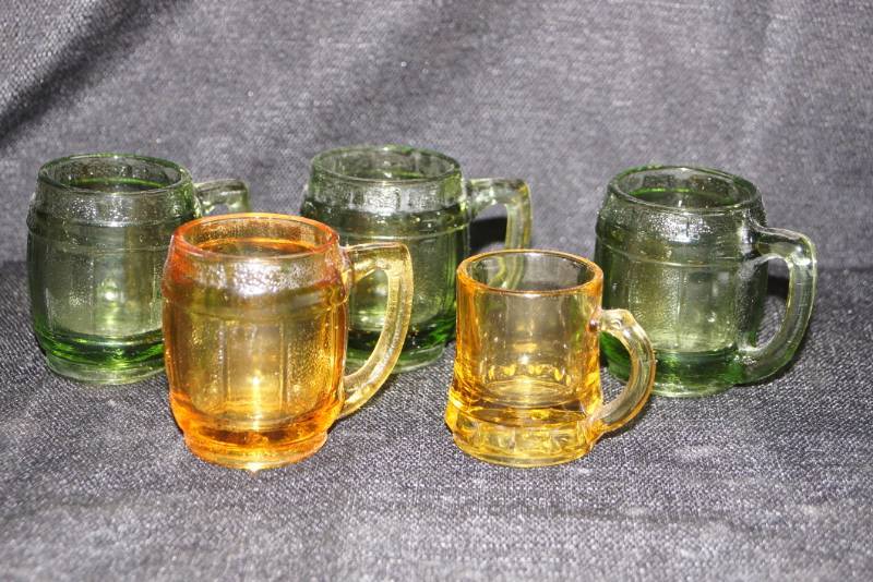lot 510 image: 5 Vintage Green & Amber Mini Beer Barrel Shot Glasses With Handles  Toothpick Holder 