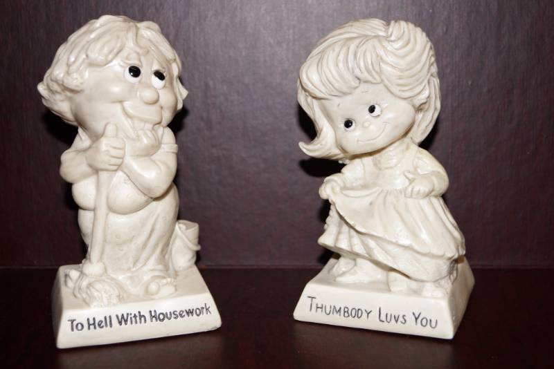 lot 512 image: 2 1970s R & W Berries Statues