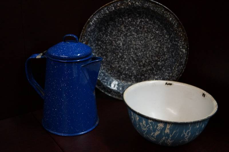 lot 520 image: 3 Different Kinds of Vintage Blue Enamel Cookware