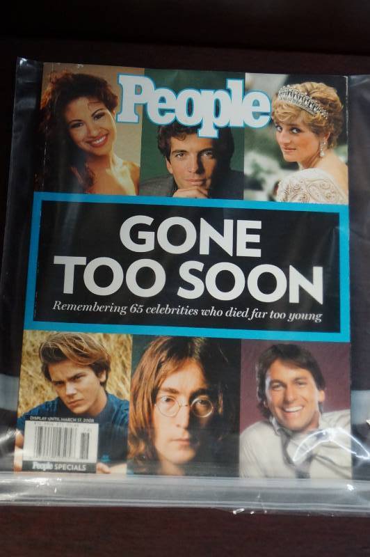 lot 529 image: Collectors People Magazine  2008  People Gone Too Soon