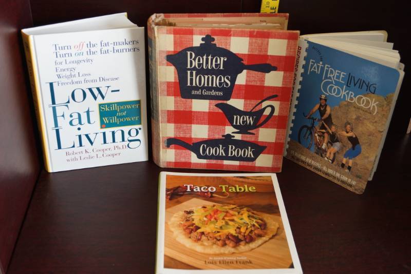 lot 541 image: 4 Cook Books. Including an 1953 Better Homes and Gardens