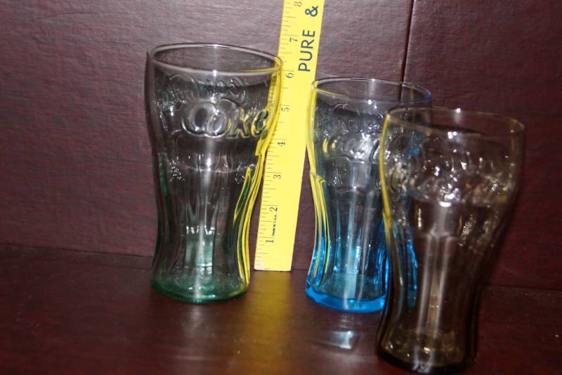 lot 547 image: 3 COCA COLA Glasses Different Colors