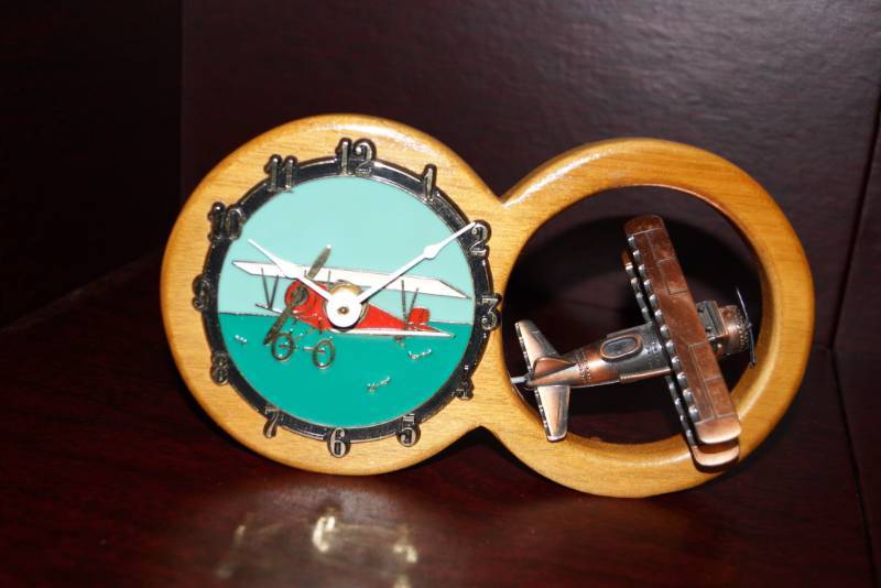 lot 550 image: Airplane Clock Copyright 1997 by Gerald J. Panske