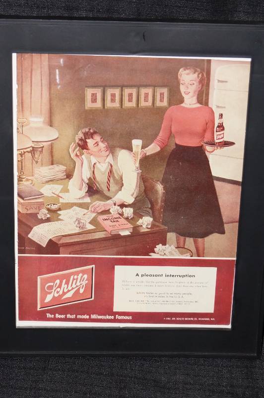 lot 553 image: WOW Original 1952 Shlitz Add Framed