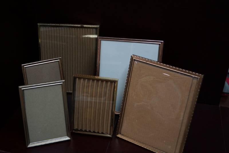 lot 557 image: Lot of 6 Gold Toned Vintage Frames