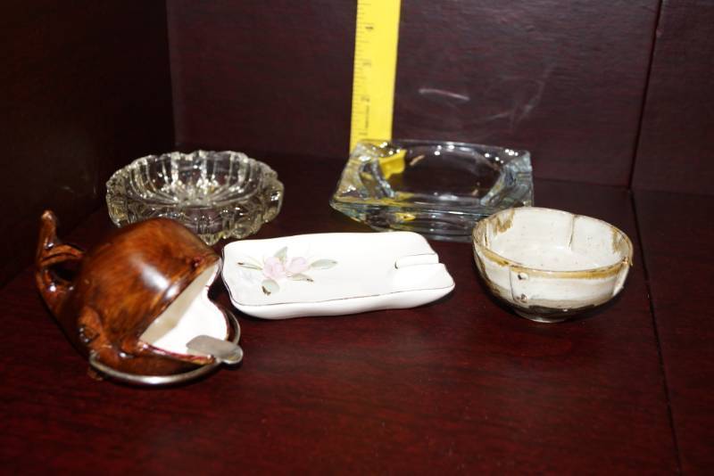 lot 563 image: Vintage Whale Ashtray and 4 More
