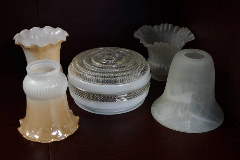 lot 565 image: 5 Vintage Glass Light -Globe- Covers