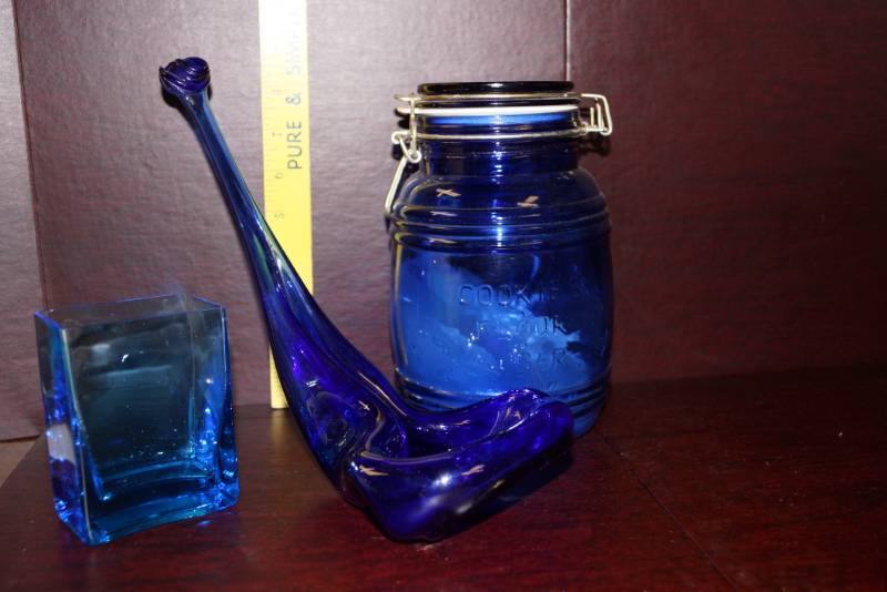 lot 568 image: 3 Cool Blue Glass Decor