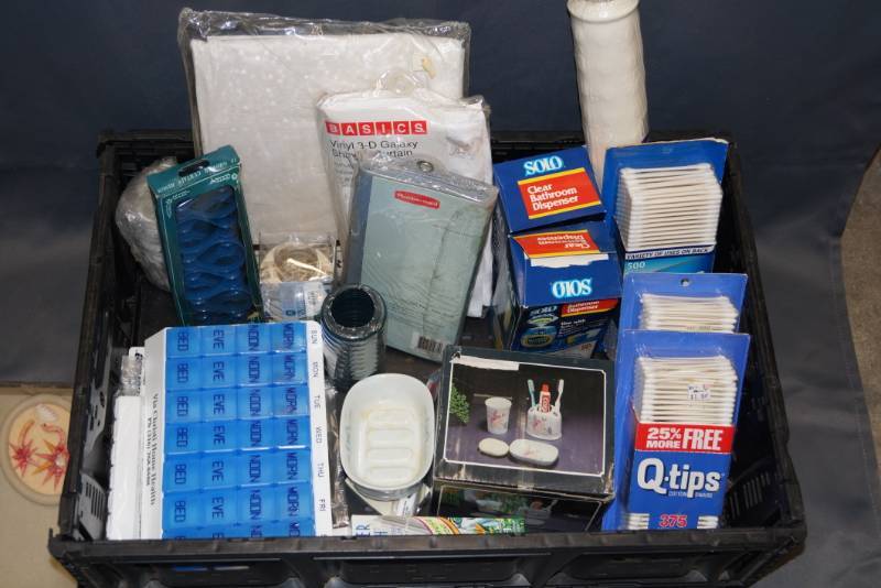 lot 91 image: Large Miscellaneous Bathroom Lot