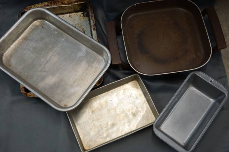 lot 92 image: Large Baking Lot