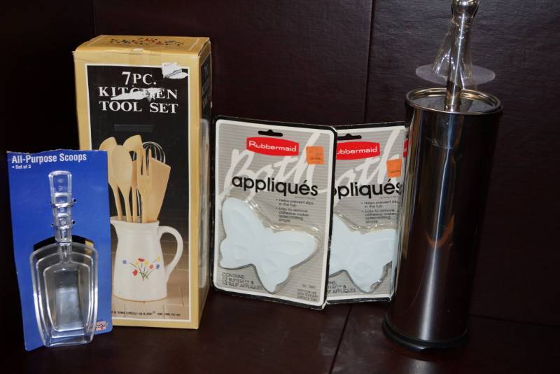 lot 93 image: Kitchen & Bathroom Items
