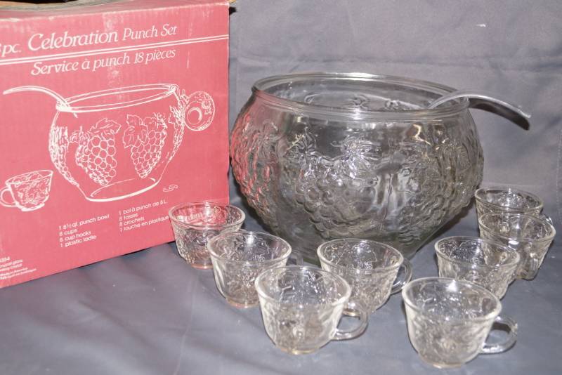 lot 94 image: WOW 18 pc. Celebration Punch Bowl Set