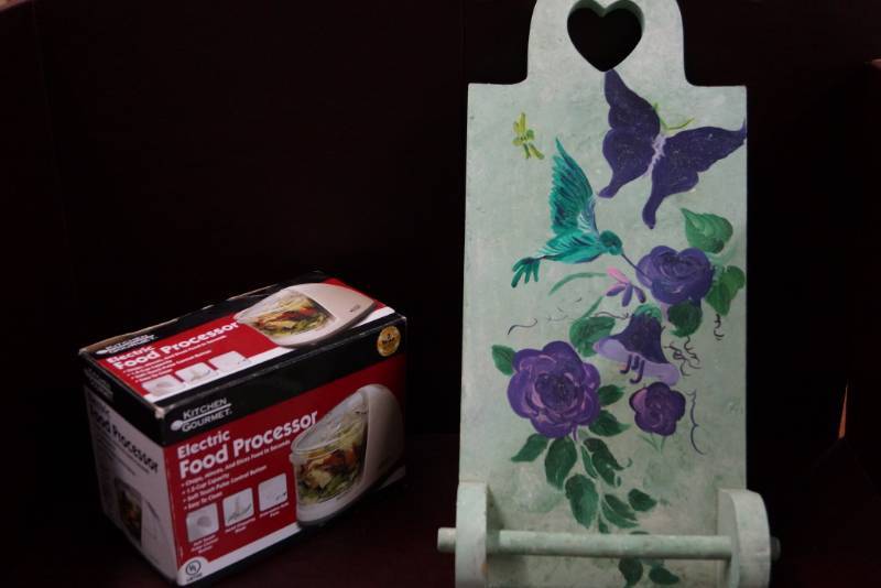 lot 99 image: NEW Electric Food Processor  Bonus