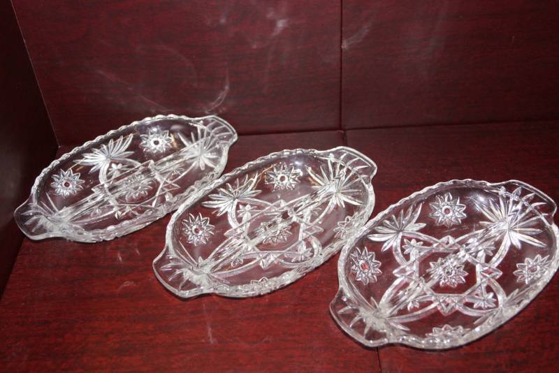 lot 101 image: 3 Vintage Starburst Cut Glass, Clear Relish Trays