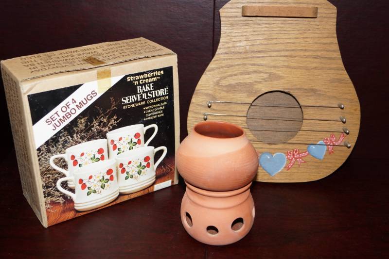 lot 102 image: 4 Jumbo Bake, Serve, & Store Stoneware Plus BONUS