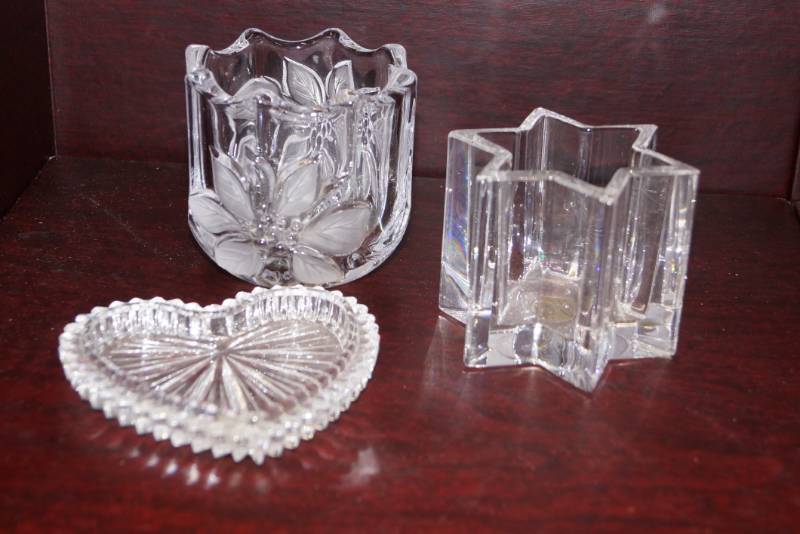 lot 104 image: 3 Beautiful Crystal Candle Holders