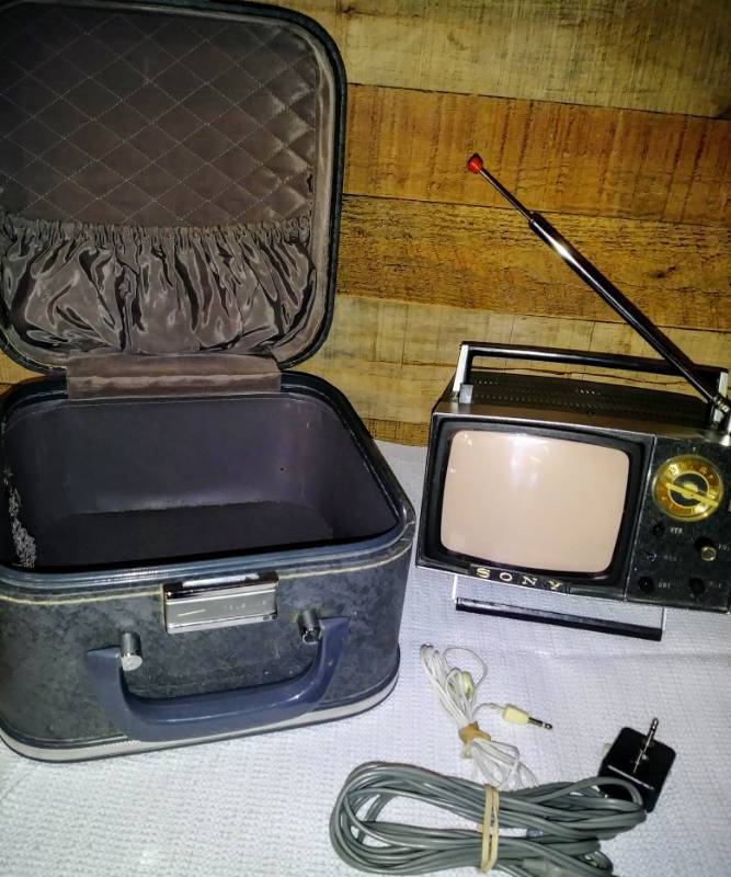 lot 474 image: 1962 Sony Micro TV With Hard-shell Carrying Case