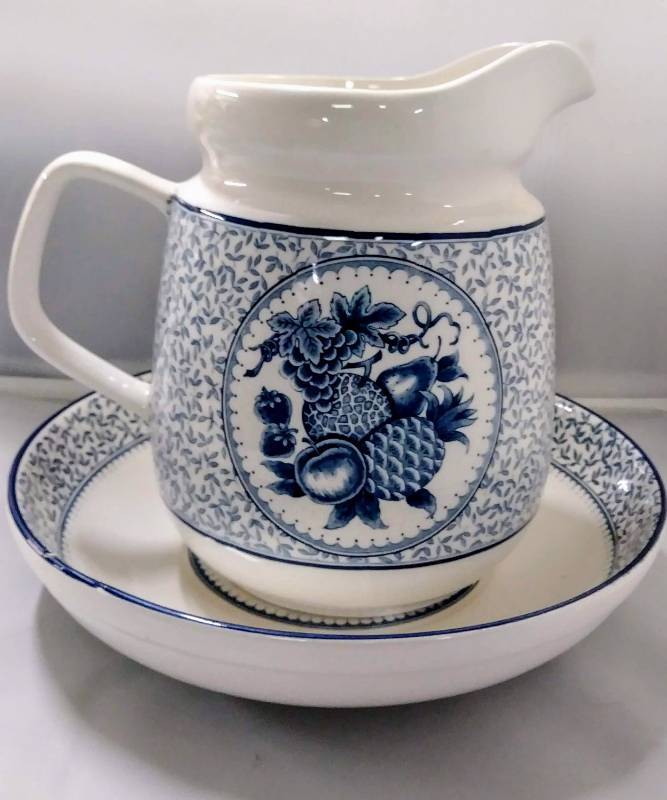 lot 478 image: Beautiful Wash Basin & Pitcher