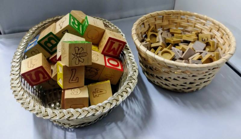 lot 479 image: Wood Alphabet and Picture Blocks & Scrabble Letter Pieces Great For Crafts