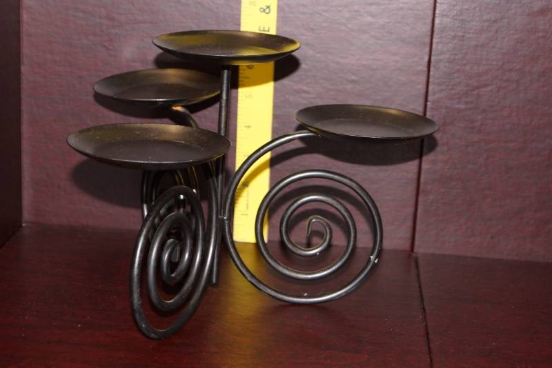 lot 120 image: Beautiful Teired Candle Holder