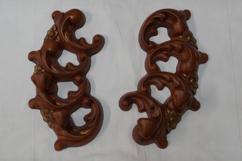lot 137 image: Beautiful Vintage Wooden Wall SconceCandle Holders