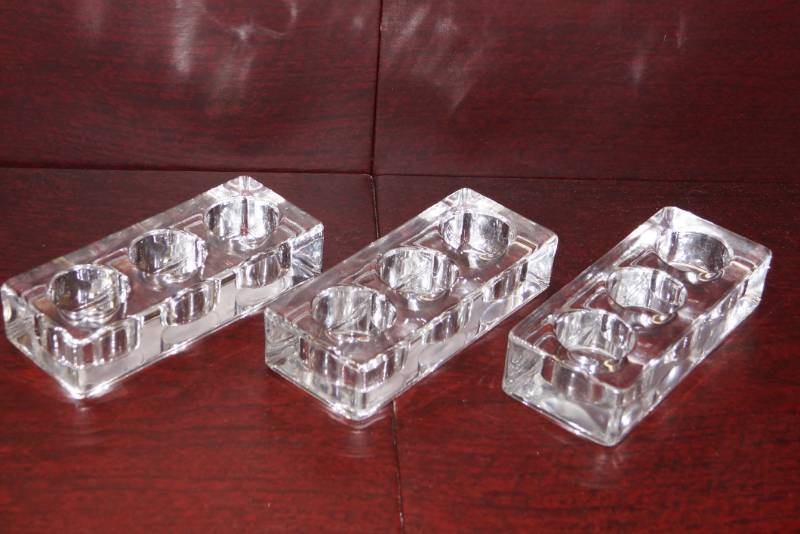 lot 138 image: Heavy Glass  3 Tea LightVotive Rectangle Candle Holder 3 of them